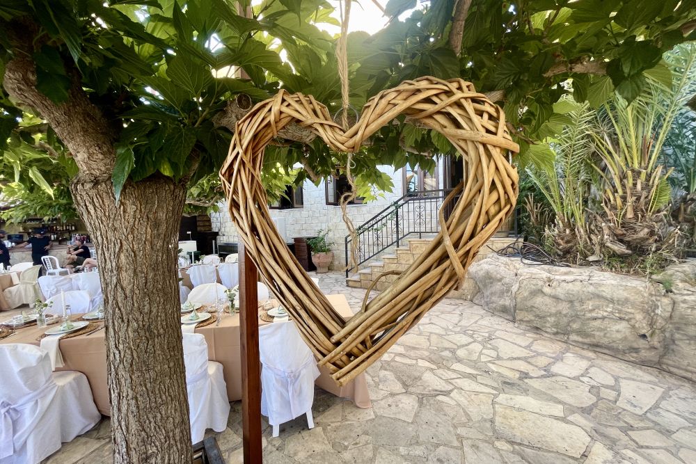 unwind-in-an-upscale-event-venue-in-coral-bay-perfect-for-your-event